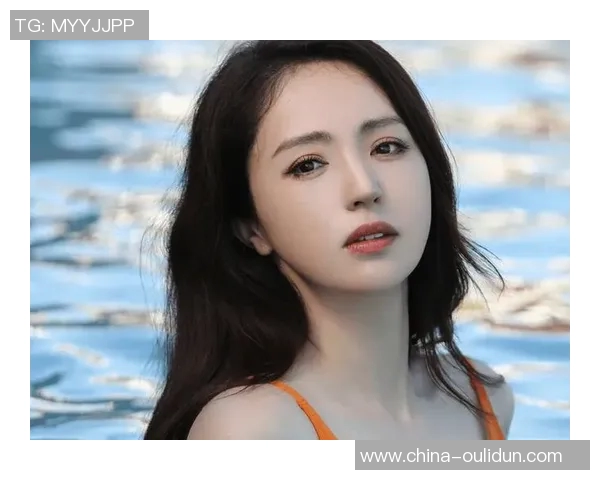 夏日清凉风尚：探索泳装潮流与穿搭技巧的完美结合